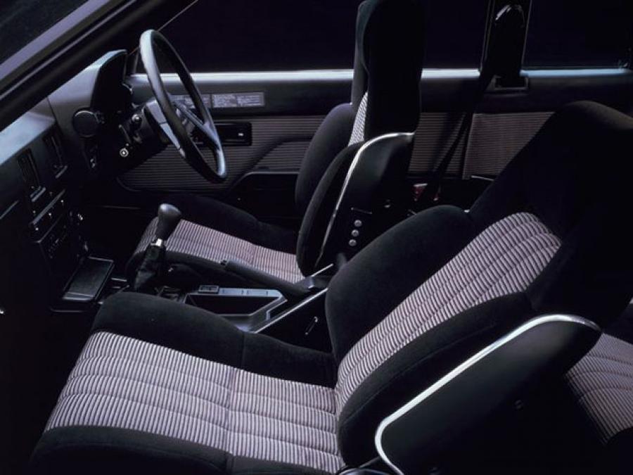 Интерьер Toyota Celica XX (A60) 1981 года  (фото 3 из 6)